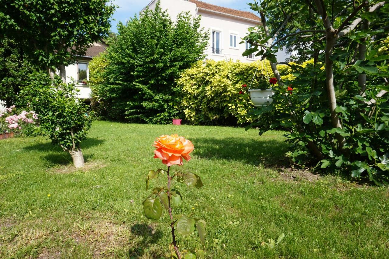 Une Chambre A Neuilly Guest House Exterior photo