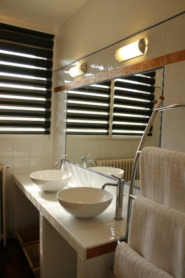 Une Chambre A Neuilly Guest House Exterior photo